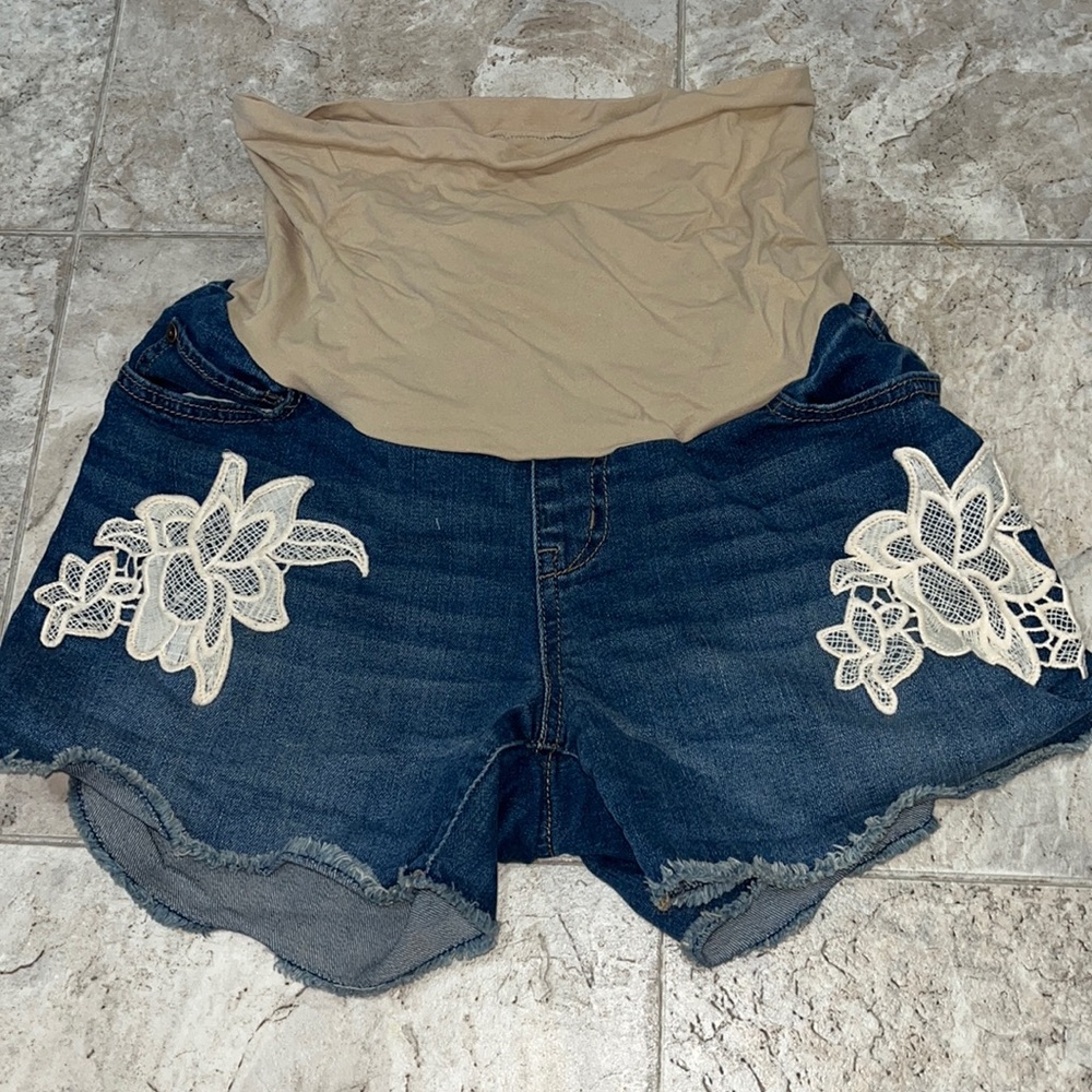 Super cute Indigo Blue size small maternity shorts
